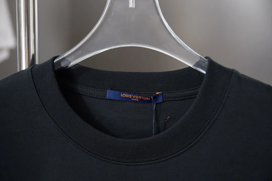 🅿️200 1V 25SS early spring new style short sleeves with embroidered letters, light luxury, a must-have item for daily commuting for men and women, correct version, welcome to compare, detailed features · 320g 100% pure cotton double yarn jersey fabric · Special thickened 32 pieces of double-strand 1X1 thread in the same vat custom dyeing · Imported Tajima machine rope embroidery➕ embroidered letter logo · Double needle stitching and cross-stitch technology · Original main mark, washable tag, brand moisture-proof paper packaging Color: black/white Size: S/M/L/XL